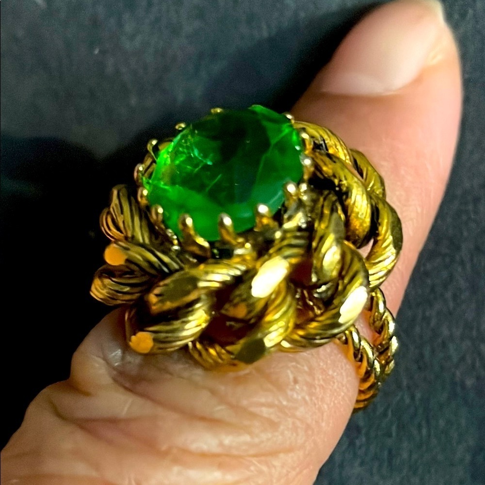 Vintage Elegant Green and Goldtone adjustable  Ring